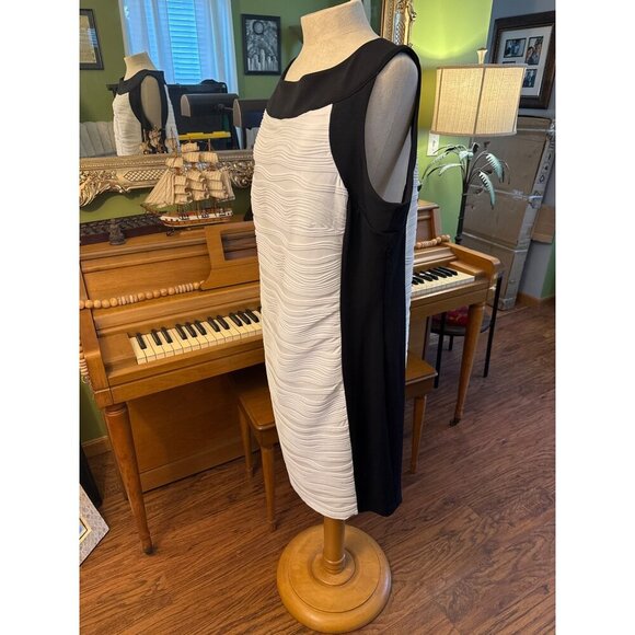 Calvin Klein Black & White Sleeveless Sheath Dress With Wavy Textured Front - Picture 2 of 7